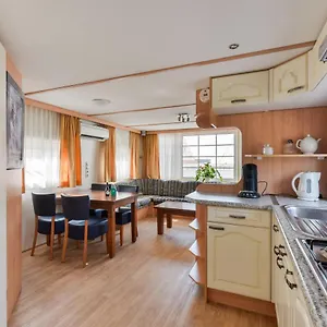 Chalet For 2 At The Beach Chalet